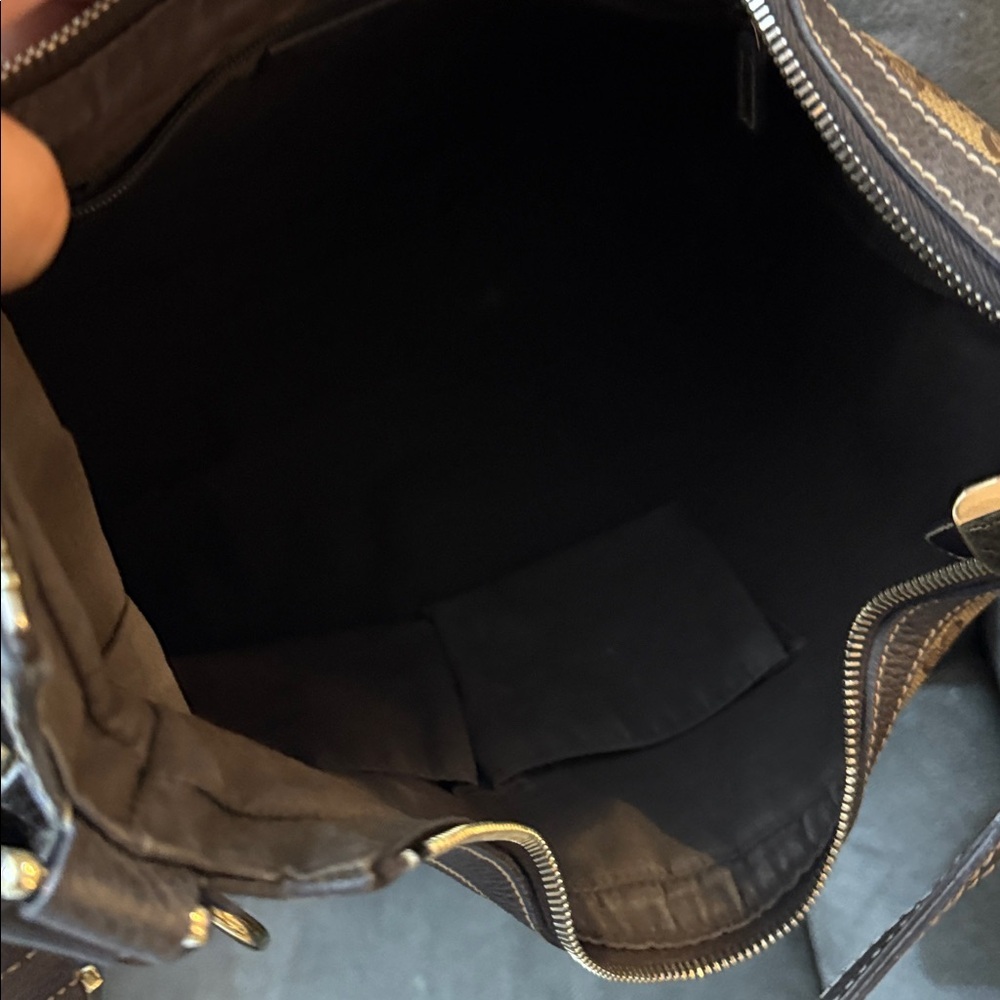 Gucci Tan Monogram Shoulder Bag - Picture 8 of 10